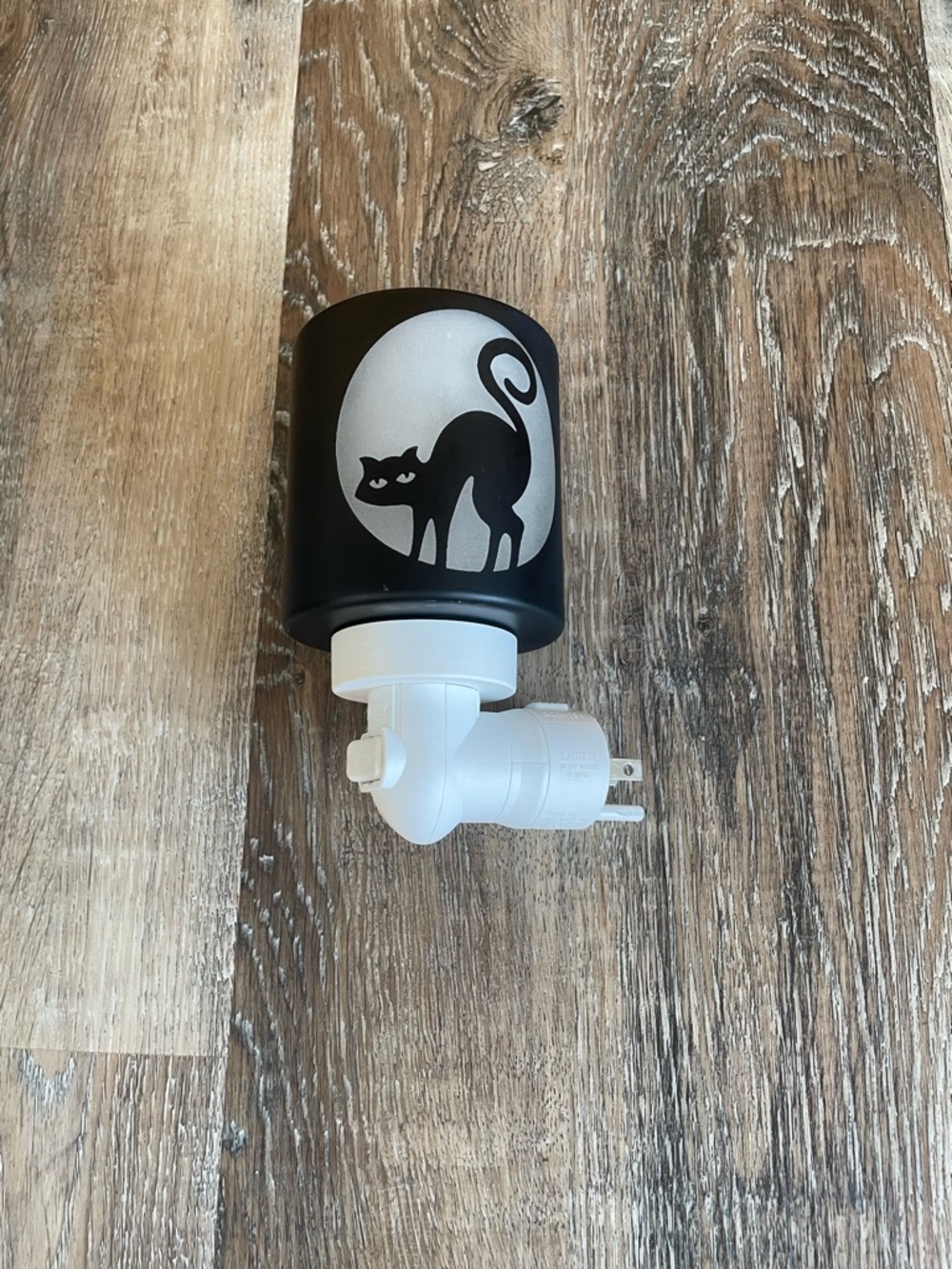 Scentsy Superstition Black Cat plug in Nighlight Wax Warmer